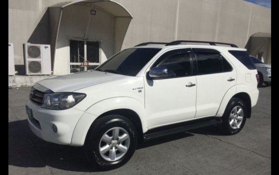 Sell White 2010 Toyota Fortuner in Parañaque-3