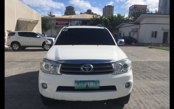 Sell White 2010 Toyota Fortuner in Parañaque