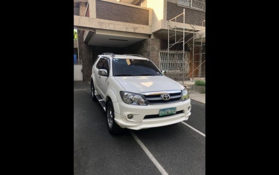 White Toyota Fortuner 2008 for sale in Manila-6