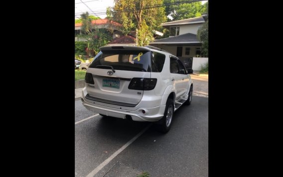White Toyota Fortuner 2008 for sale in Manila-11