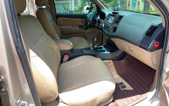 Selling Metallic Gold Toyota Fortuner 2018 in Taguig-4