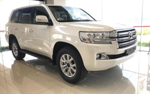 Sell White Toyota Land Cruiser in Makati-2