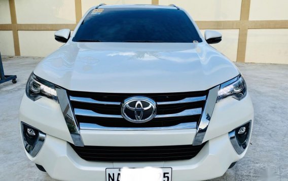 Sell White Toyota Fortuner in Las Piñas