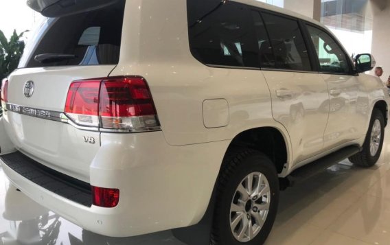 Sell White Toyota Land Cruiser in Makati-1