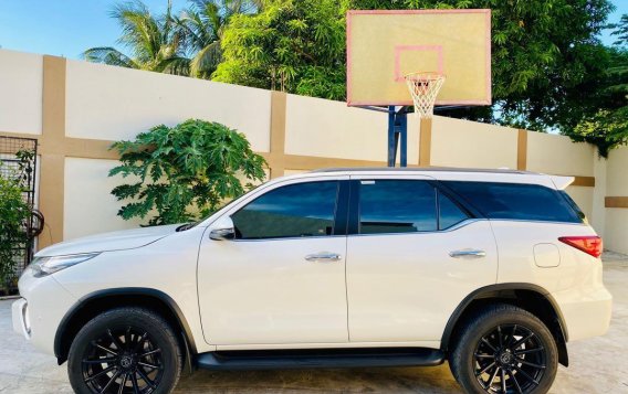 Sell White Toyota Fortuner in Las Piñas-4