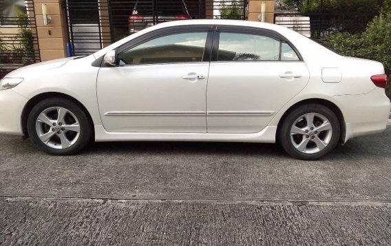 White Toyota Corolla altis for sale in Manila-2