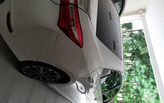 Pearl White Toyota Corolla altis for sale in Manila-7