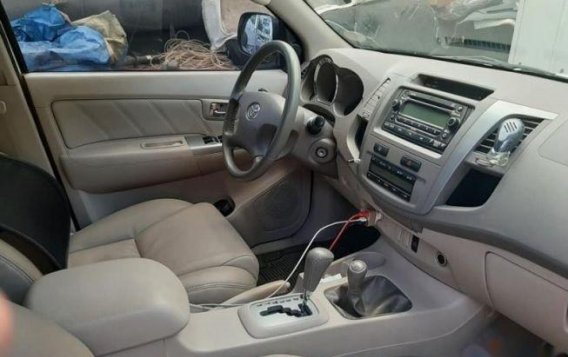 White Toyota Fortuner 2007 for sale in Manila-4