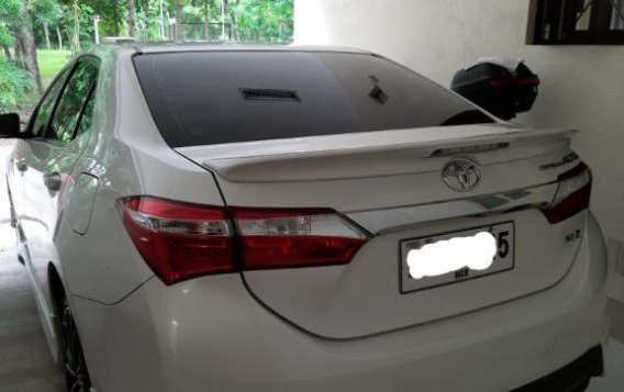 Pearl White Toyota Corolla altis for sale in Manila-1