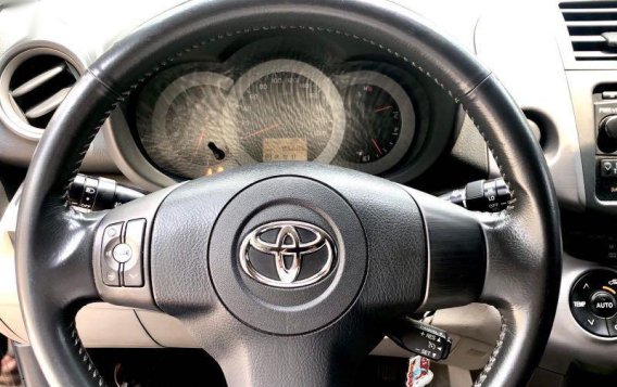 Selling Black Toyota Rav4 in Manila-8