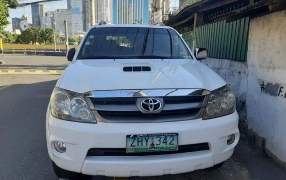 White Toyota Fortuner 2007 for sale in Manila-1