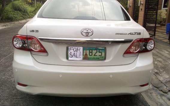 White Toyota Corolla altis for sale in Manila-5