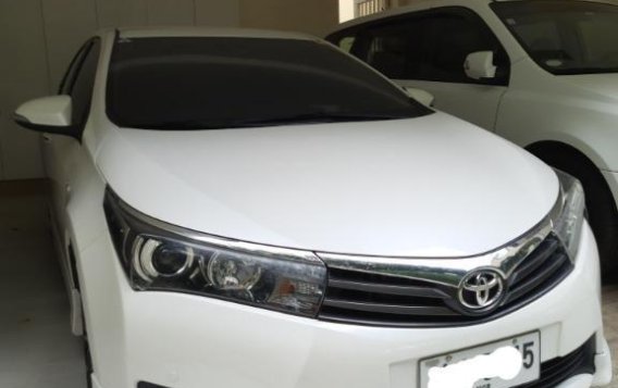 Pearl White Toyota Corolla altis for sale in Manila