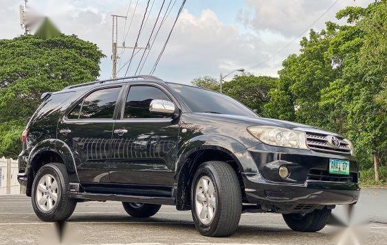 Black Toyota Fortuner for sale in Victoria-5