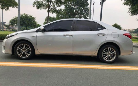 Selling Silver Toyota Corolla altis for sale in San Juan-5