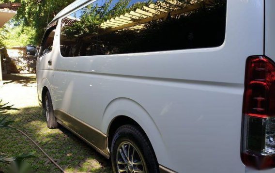 White Toyota Grandia for sale in Mandaluyong City-1