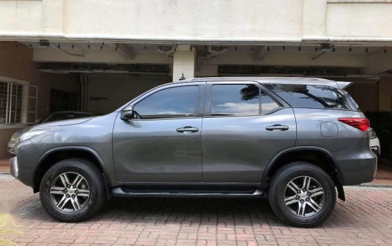 Selling Black Toyota Fortuner 2019 in Manila-2