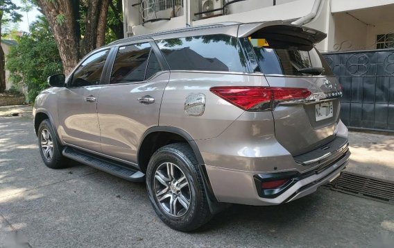 Selling Grey Toyota Fortuner 2017 in Manila-2