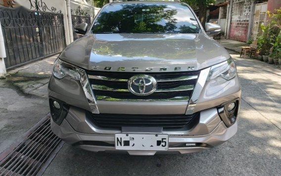 Selling Grey Toyota Fortuner 2017 in Manila-3