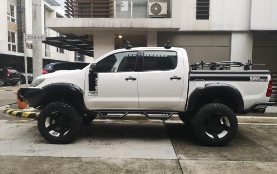 Selling White Toyota Hilux for sale in Manila-2