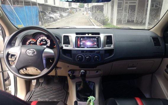 Selling White Toyota Hilux for sale in Manila-7