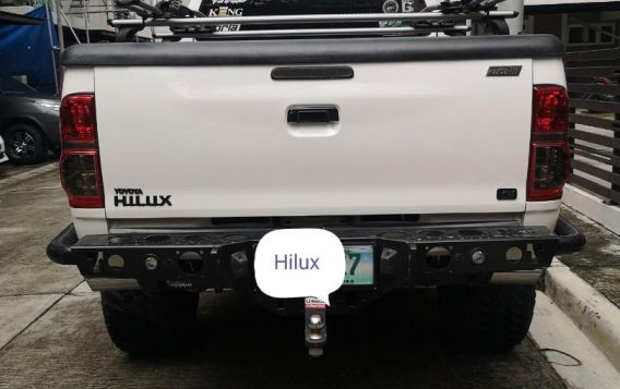 Selling White Toyota Hilux for sale in Manila-1