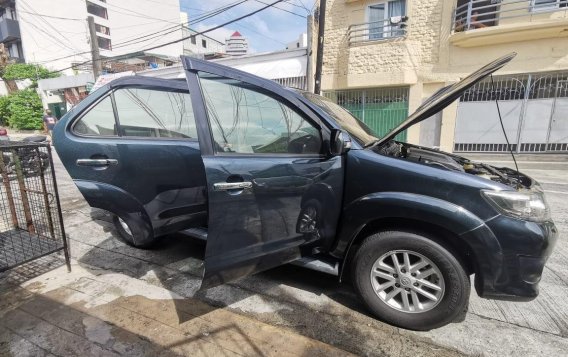 Selling Black Toyota Fortuner 2014 in Manila-9