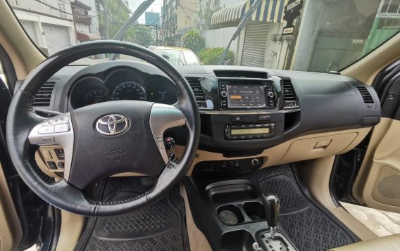 Selling Black Toyota Fortuner 2014 in Manila-8