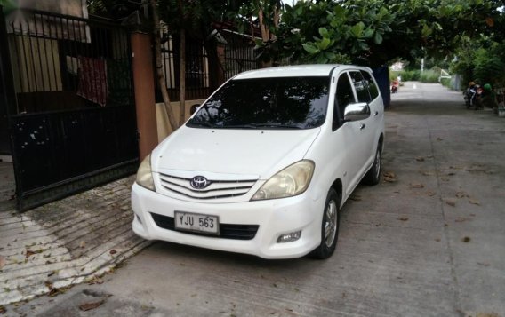 Selling White Toyota Innova in Liloan-1