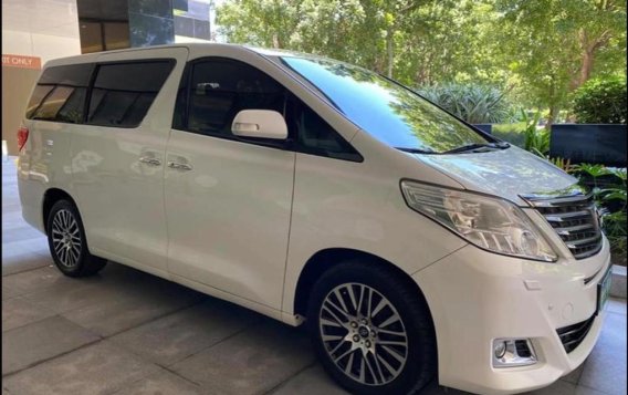 Sell White Toyota Alphard in Quezon City