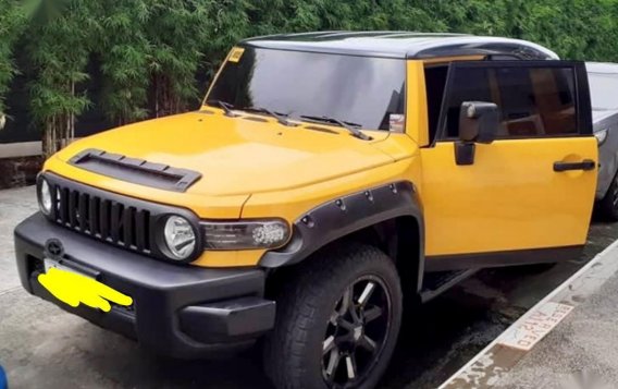 Sell Yellow Toyota Fj Cruiser in Parañaque