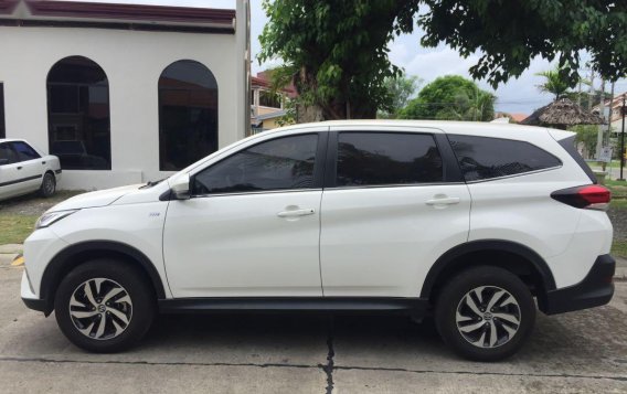 Selling White Toyota Rush for sale in Manila-2