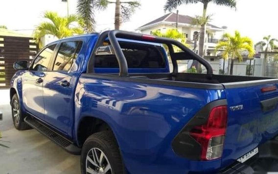 Blue Toyota Hilux 2009 for sale in Quezon City-1