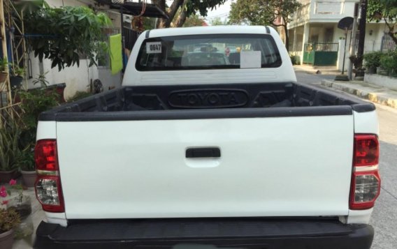 White Toyota Hilux 2010 for sale in Quezon City-1