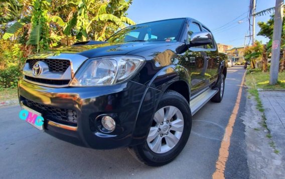 Sell Black Toyota Hilux in Parañaque