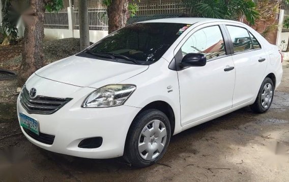 Selling White Toyota Vios in Manila