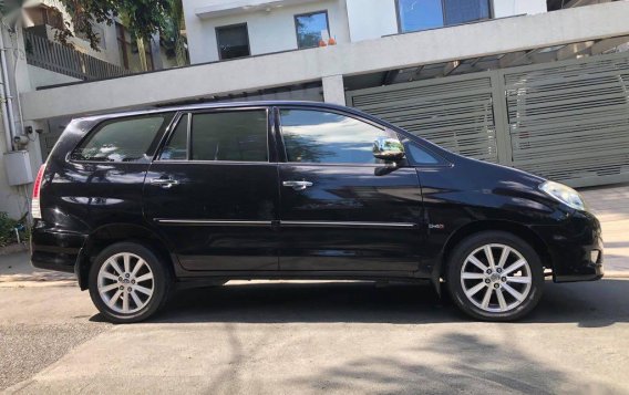 Black Toyota Innova 2011 for sale in Quezon City-3