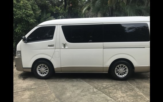 Selling White Toyota Hiace 2015 in Manila-3