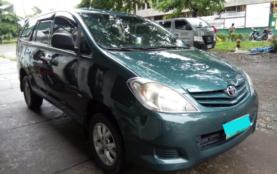 Selling Green Toyota Innova in Cainta-5