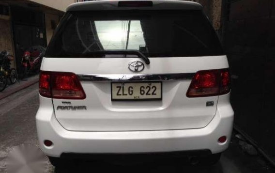 Selling White Toyota Fortuner 2007 in Manila-1
