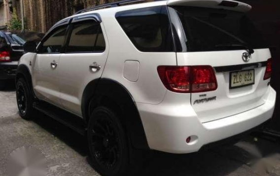 Selling White Toyota Fortuner 2007 in Manila-7