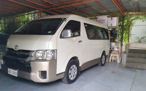 Selling White Toyota Hiace in Makati