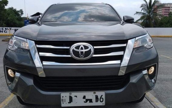 Selling Grey Toyota Fortuner 2018 in Manila-1