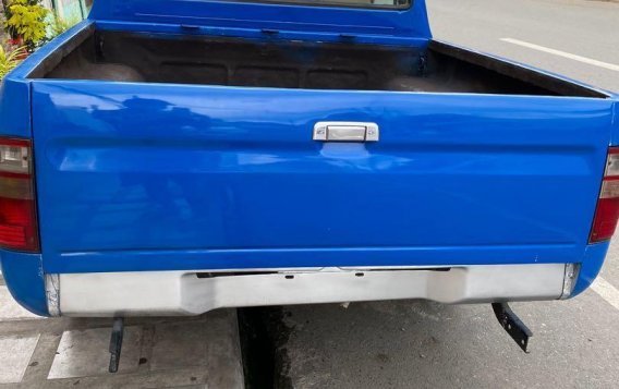 Sell Blue Toyota Hilux in Talavera-2