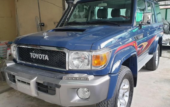 Sell Blue Toyota Land Cruiser in Quezon City