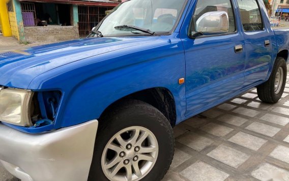 Sell Blue Toyota Hilux in Talavera-1