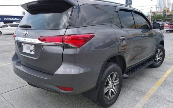 Selling Grey Toyota Fortuner 2018 in Manila-2