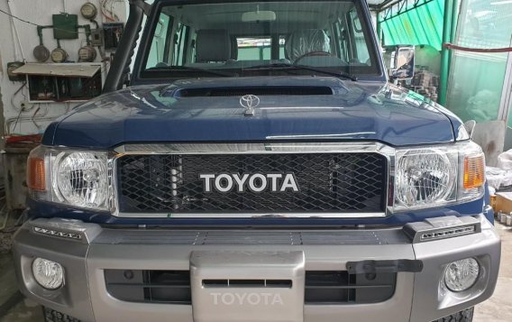 Sell Blue Toyota Land Cruiser in Quezon City-1
