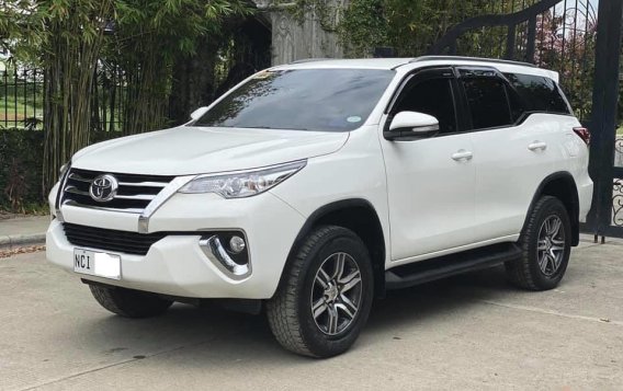 Selling White Toyota Fortuner 2018 in Manila