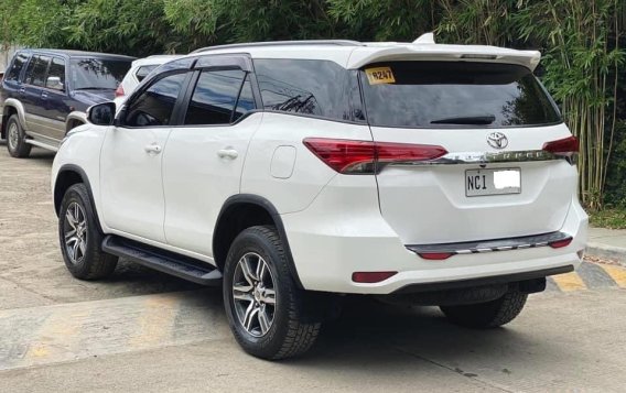 Selling White Toyota Fortuner 2018 in Manila-7